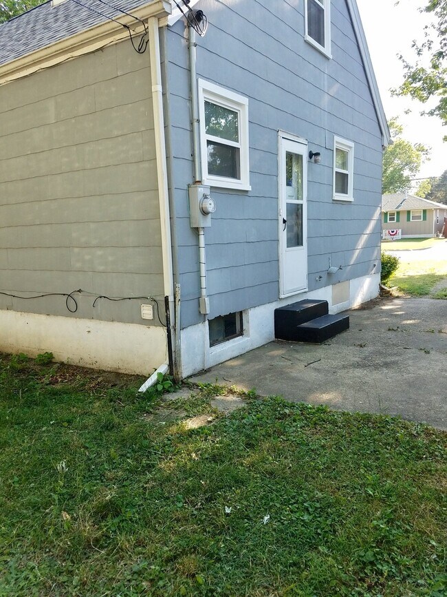 Building Photo - Cute- 2 bedroom house with a bonus room