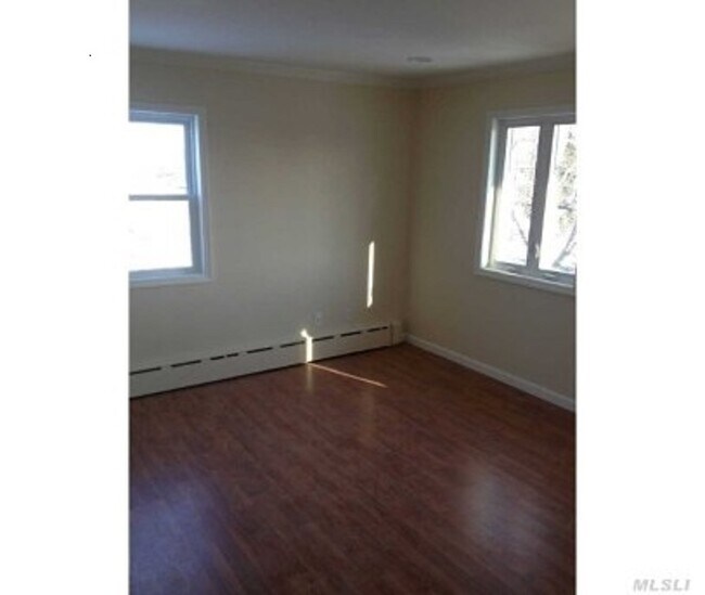 Foto del edificio - 1216 W Broadway