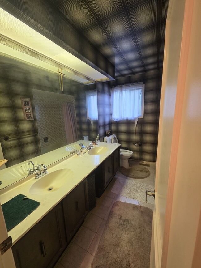 Building Photo - 4 Silversand Pl