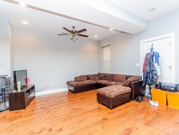 Foto del edificio - 2342 W Augusta Blvd