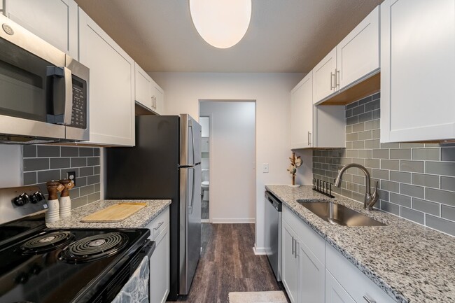 Building Photo - Waverlywood Apartments and Townhomes