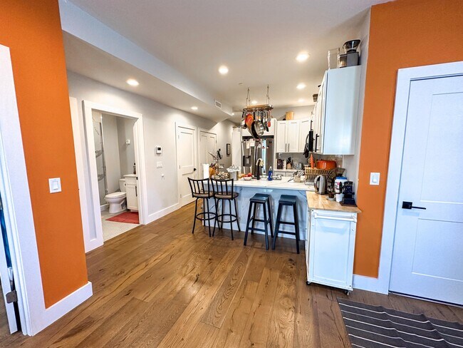 Building Photo - 3850 Washington St