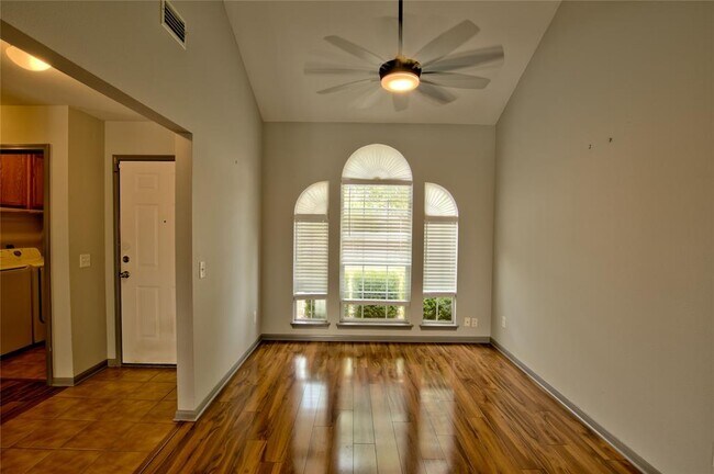 Foto del edificio - 2203 Corbin Way