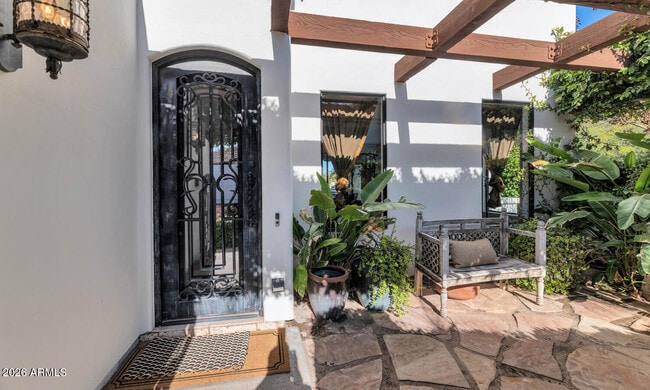 Building Photo - 6198 N 28th Pl