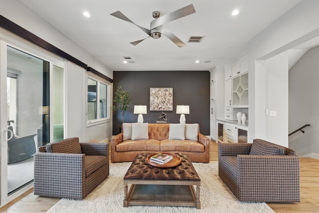 Building Photo - 428 Highwood Trl