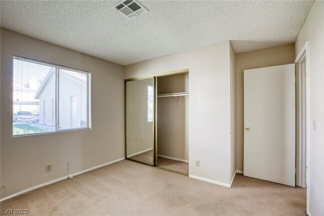 Foto del edificio - 916 Rockview Dr