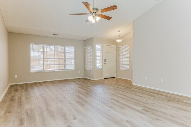 Foto del edificio - 4526 E Towne Ln