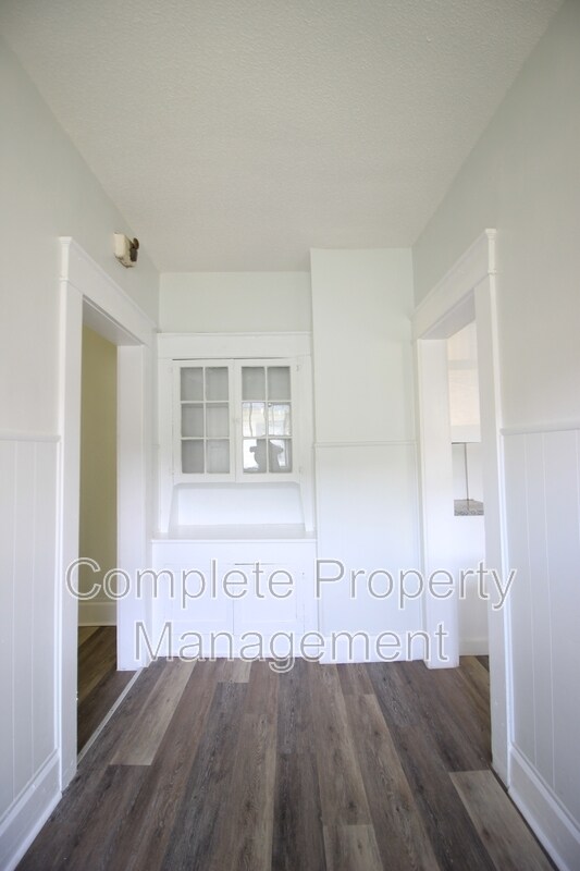 Building Photo - 1629 Woodland Ave SW