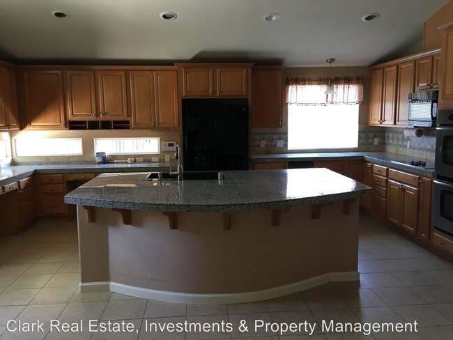 Building Photo - 4 br, 2 bath House - 2330 Gatewood Drive