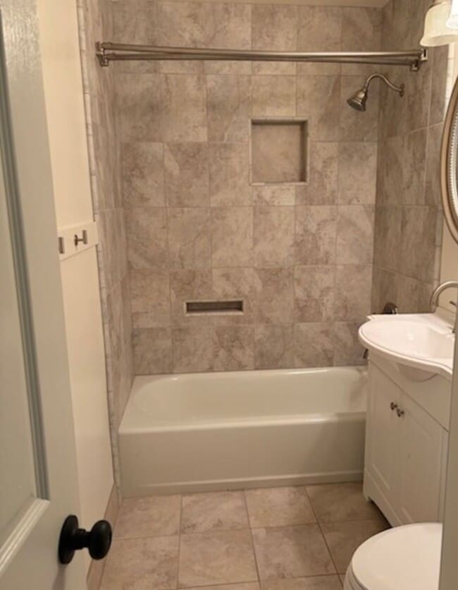 Building Photo - 3 bedroon 2 bath home