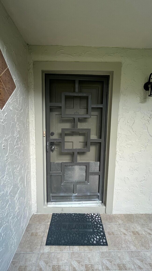 Foto del edificio - 1050 NW 13th St