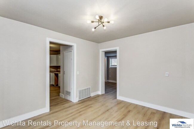 Foto del edificio - 4 br, 1.5 bath House - 4348 S. Seneca