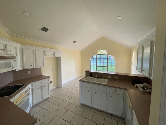 Building Photo - 217 S Parkridge Dr