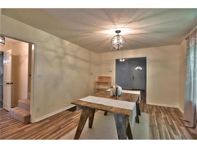 Foto del edificio - Beautiful Waldo Property - First Floor Living