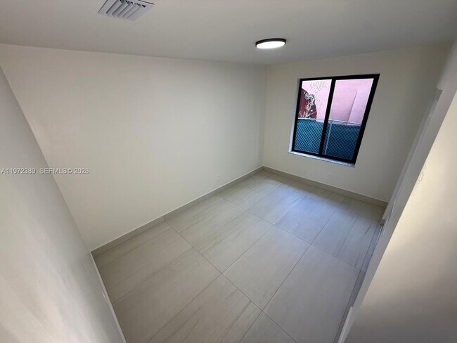 Building Photo - 800 Jann Ave