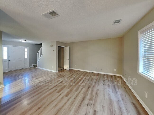 Building Photo - 5022 Hawthorne Ct