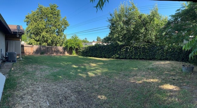 Foto del edificio - 8124 Plumeria Ave
