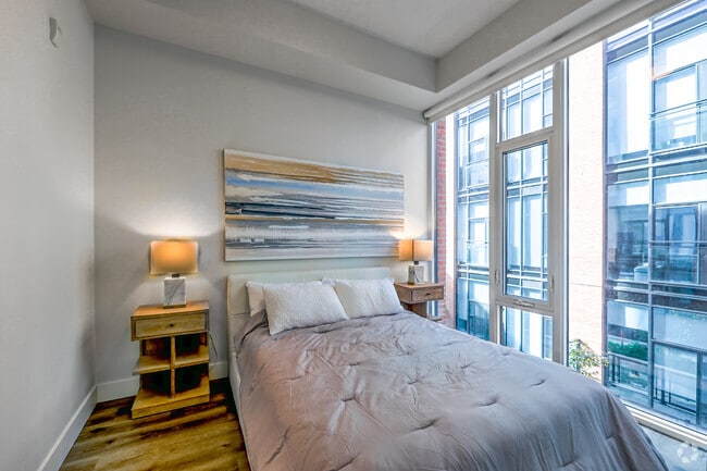 2BR, 2BA - Bedroom - 475 George Street North