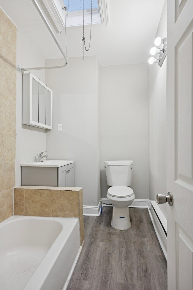 Building Photo - 831 S Allison St