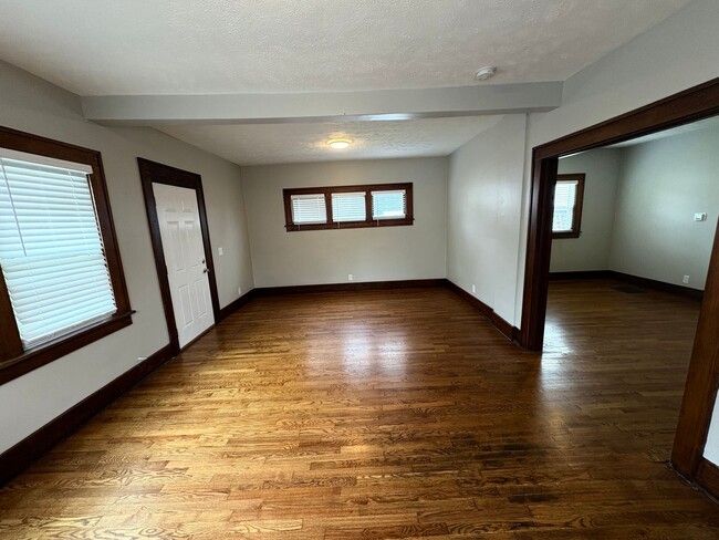 Building Photo - Fully Remodeled 3Bedroom House!