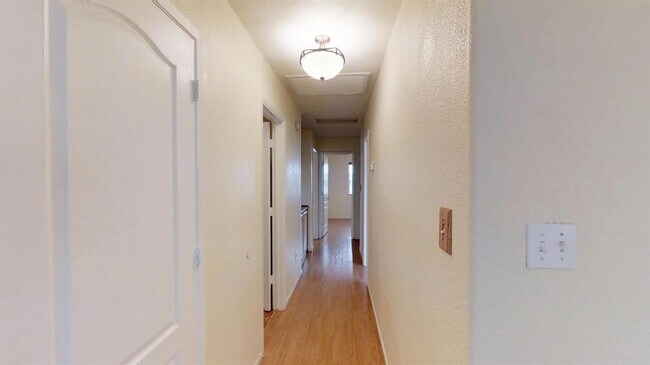 Foto del edificio - 600 Hazelhurst Way