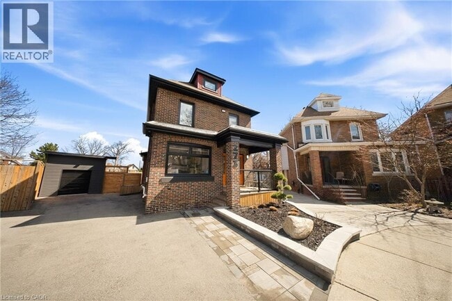 Building Photo - 273 Stinson Crescent