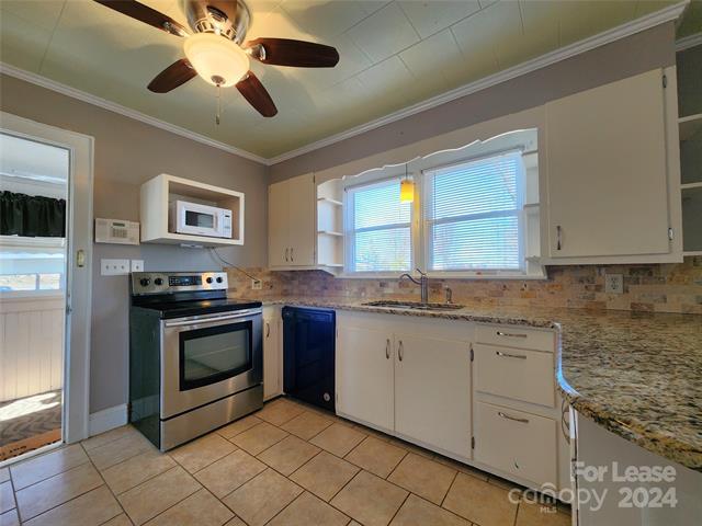Building Photo - 2401 Woodsdale Dr