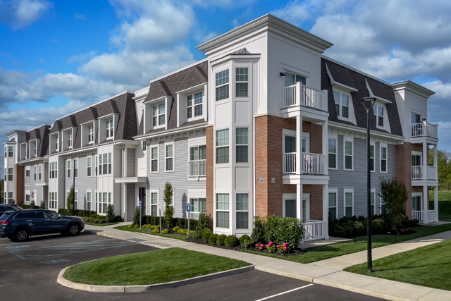 Foto principal - Fairfield Townhomes at Islip