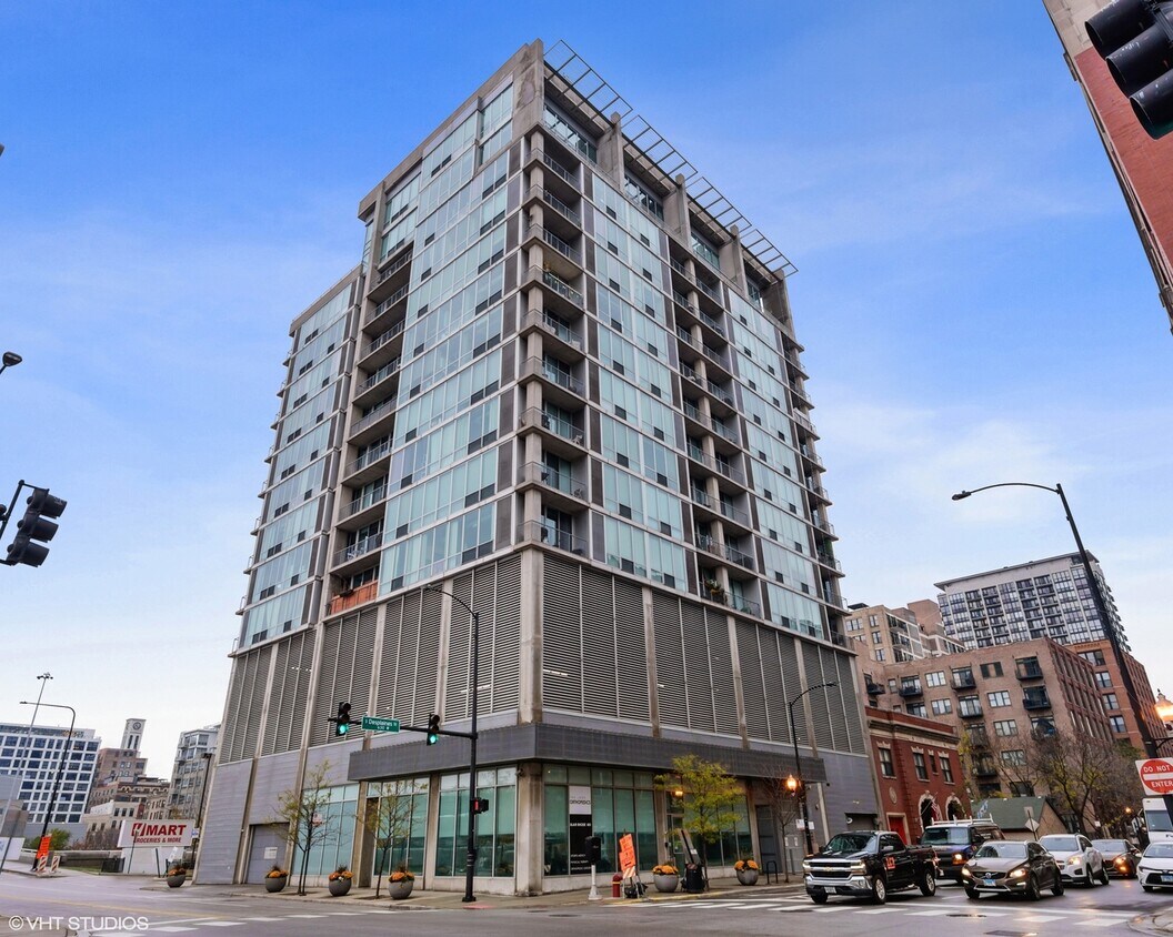 Primary Photo - 700 W Van Buren St