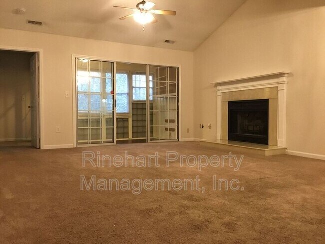 Building Photo - 1573 Hunt Club Ct