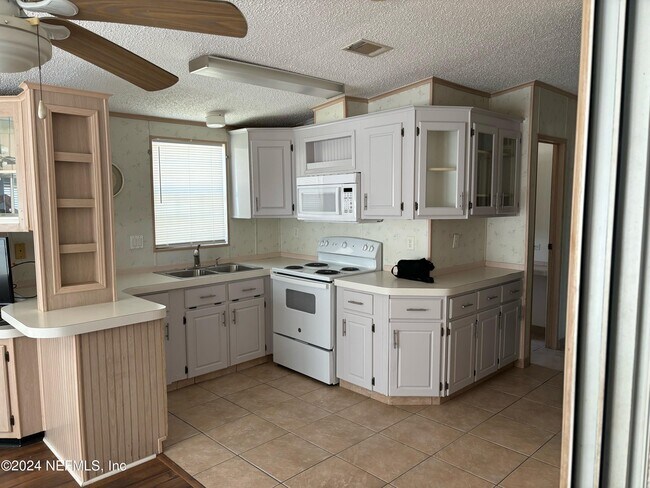 Building Photo - 4825-4A1A A1A S