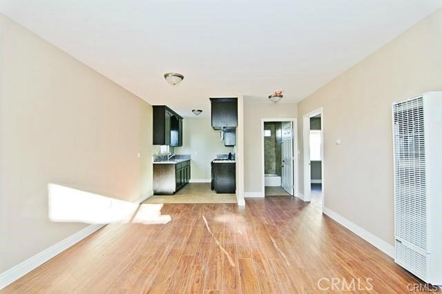 Foto principal - 620 W 59th Pl