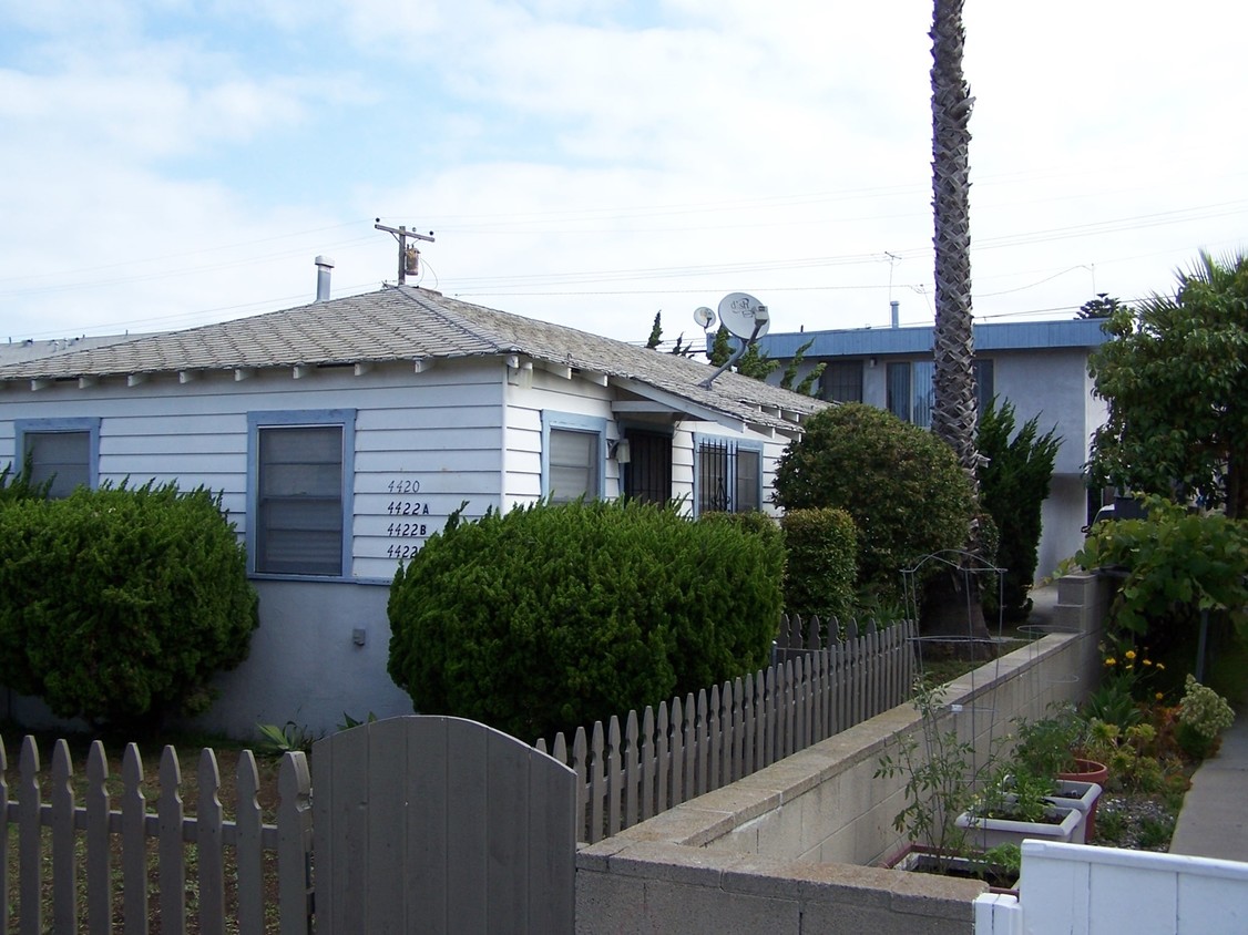Building Photo - 4420-4422 Montalvo St