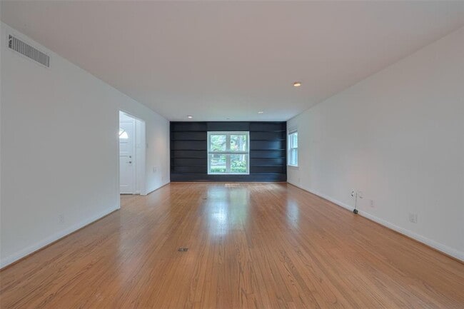 Foto del edificio - 1644 Banks St