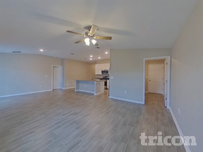 Foto del edificio - 9496 Revere Ave