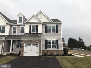 Building Photo - 120 Woodwinds Dr