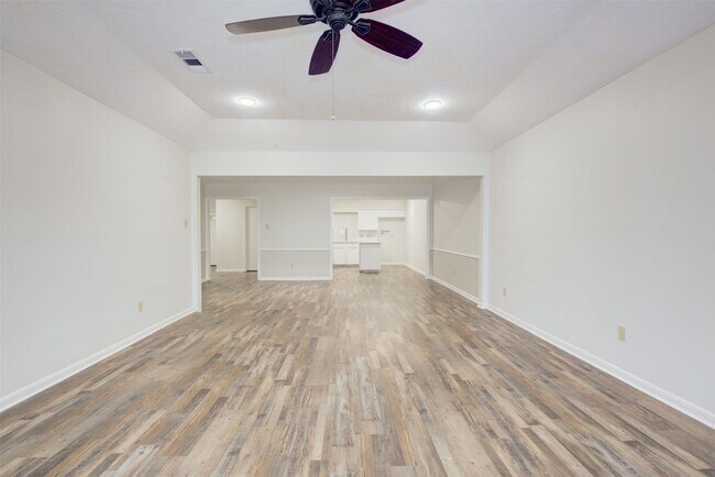 Foto del edificio - 1402 Forest Home Dr