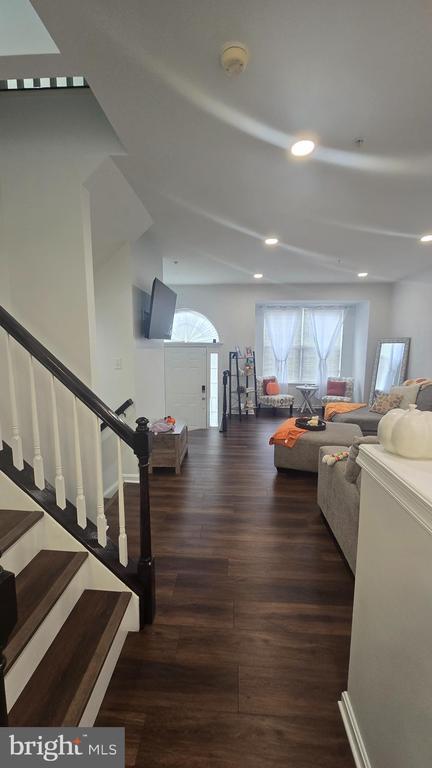 Building Photo - 10004 Tallahassee Pl