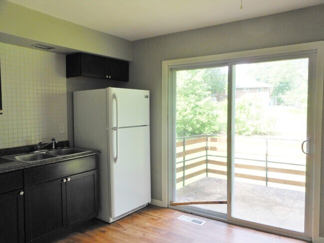 Building Photo - 5 Jeri Lynn Ln