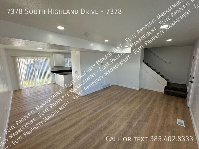 Foto del edificio - Fully remodeled 3 bed 2.5 bath townhouse i...