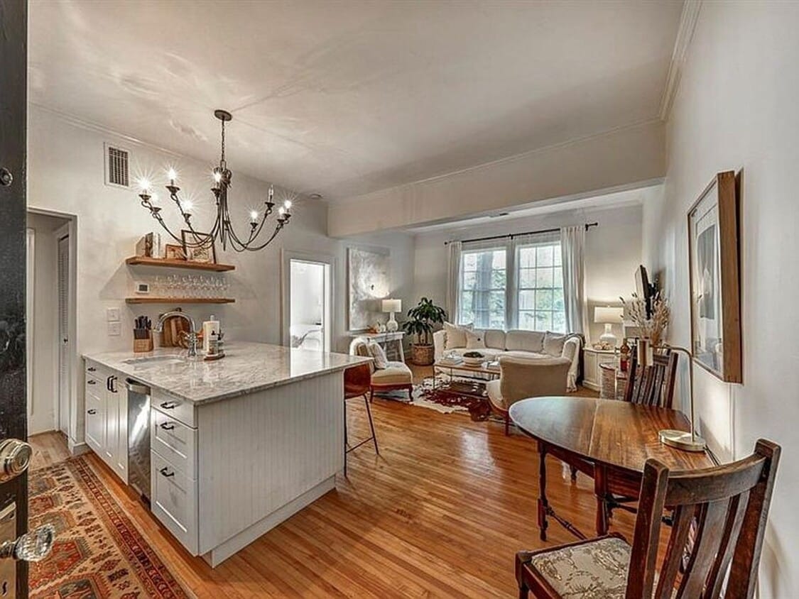 Primary Photo - Beautifully Renovated 1bd/1ba Condo in Gre...