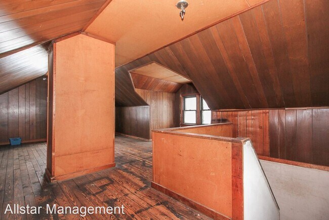 Building Photo - 3 br, 1 bath House - 11501 Continental Avenue