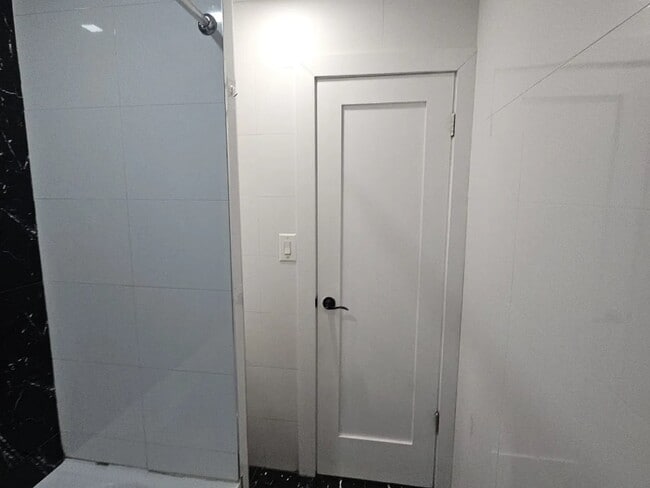 Building Photo - 325 Ave E