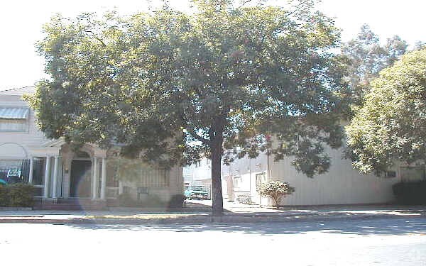 Building Photo - 430 E Acacia St