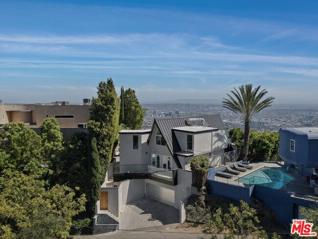 Foto del edificio - 8460 Cole Crest Dr