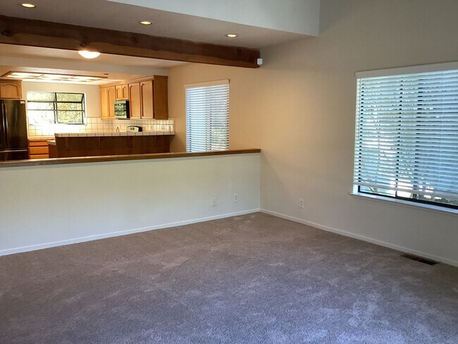 Foto del edificio - Two Story Aptos Home