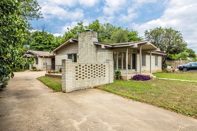 Foto del edificio - 4006 Bull Creek Rd