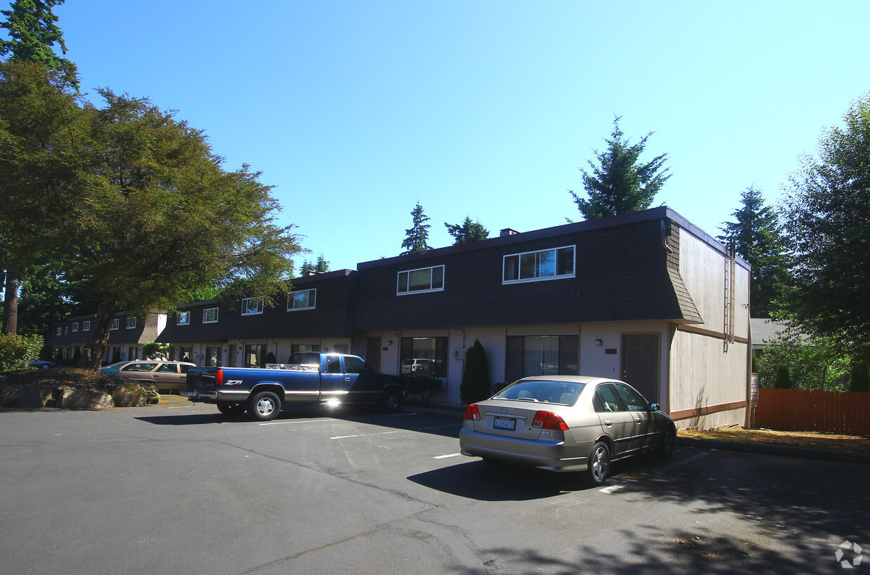 Building Photo - Woodlake Townhomes