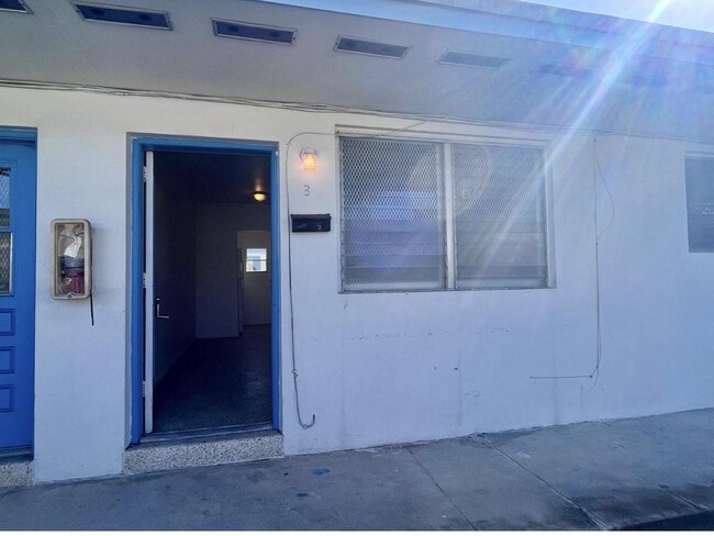 Building Photo - 1126 Sesame St