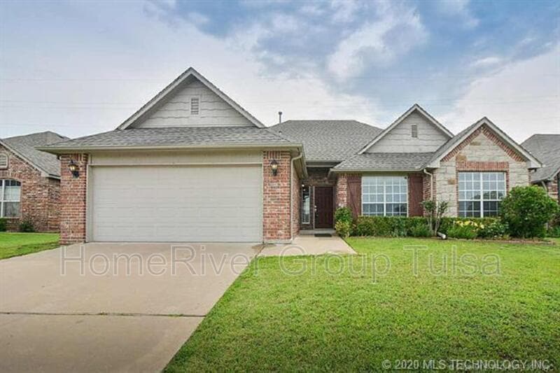 11715 S Locust Ave, Jenks, OK 74037 House Rental in Jenks, OK